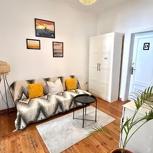 https://central-lisbon-rooms-in-palmira-shared-apartment-for.hotels-lisbon-portugal.com
