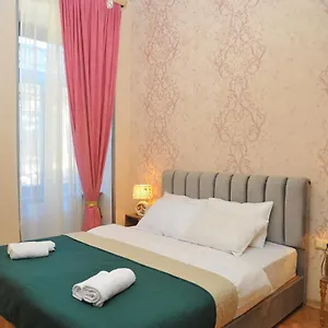 https://brickwall-tbilisi.alltbilisihotels.com